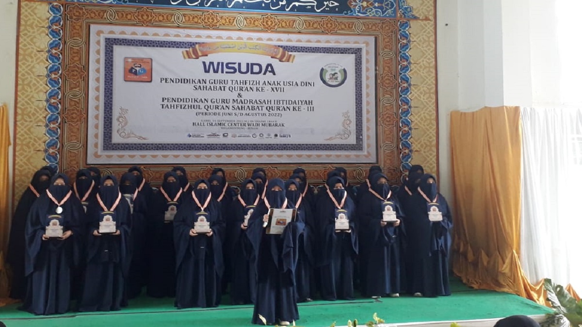 YASAQU Mewisuda 33 Guru Al-Qur’an