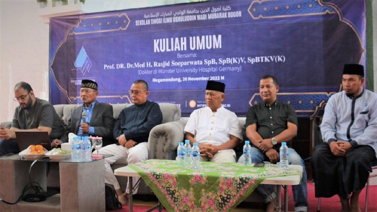 Prof. Rasjid Soeparwata Isi Kuliah Umum STIU Wadi Mubarak