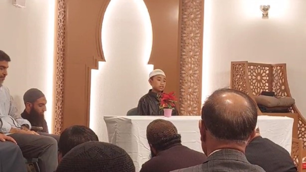 Rizqi Bacakan Hafalan Al-Qur’an Di Hadapan Peserta Peresmian Masjid Sapporo, Jepang