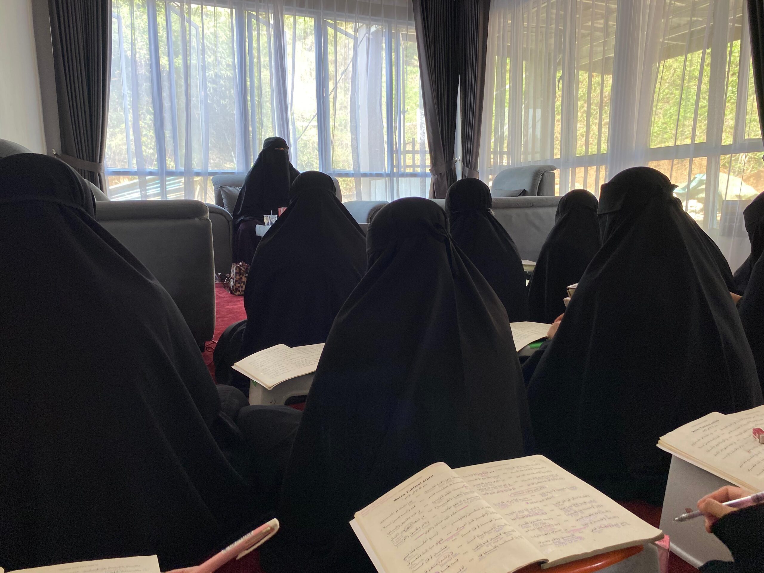 Tingkatkan Mutu Pendidikan, Mahabbah Boarding School Hadirkan Syaikhoh Bersanad