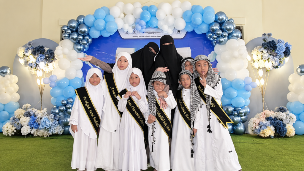 Foto bersama alumni dan ustadzah